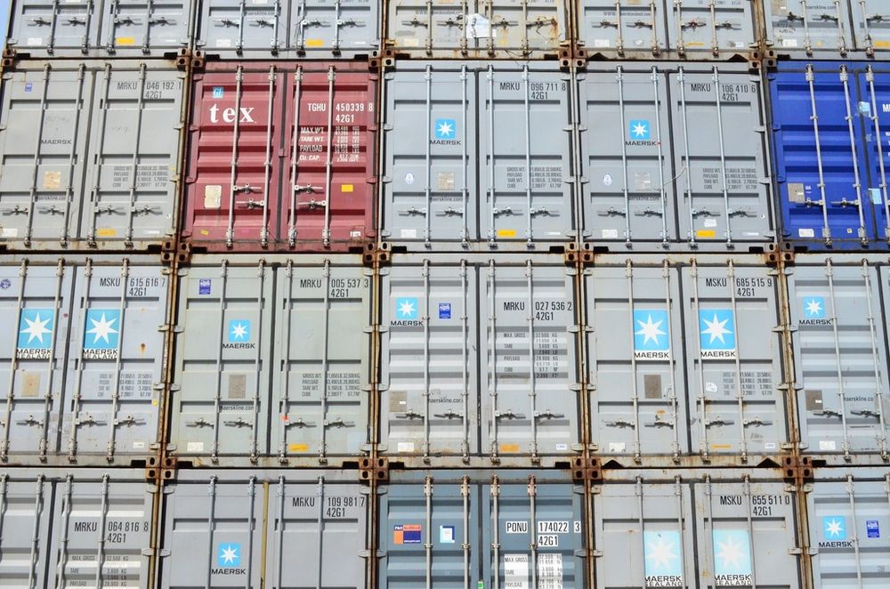 Verzegelde zeecontainers