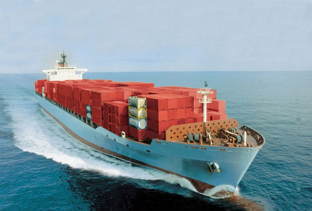 Containerschip op zee